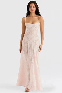 Vestido Largo Semitransparente Floral Blanco – Modelo Mavie