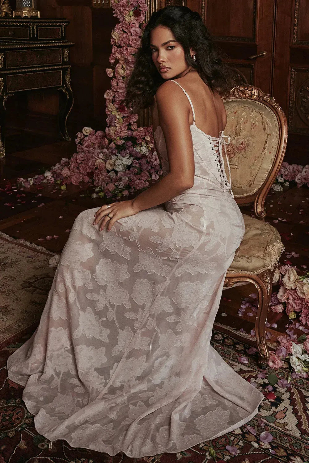 Vestido Largo Semitransparente Floral Blanco – Modelo Mavie